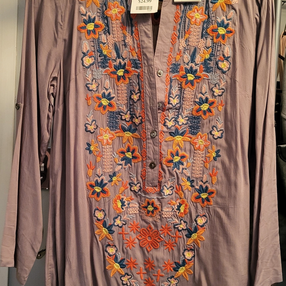 Embroidered Floral Tunic Top Size S NWT